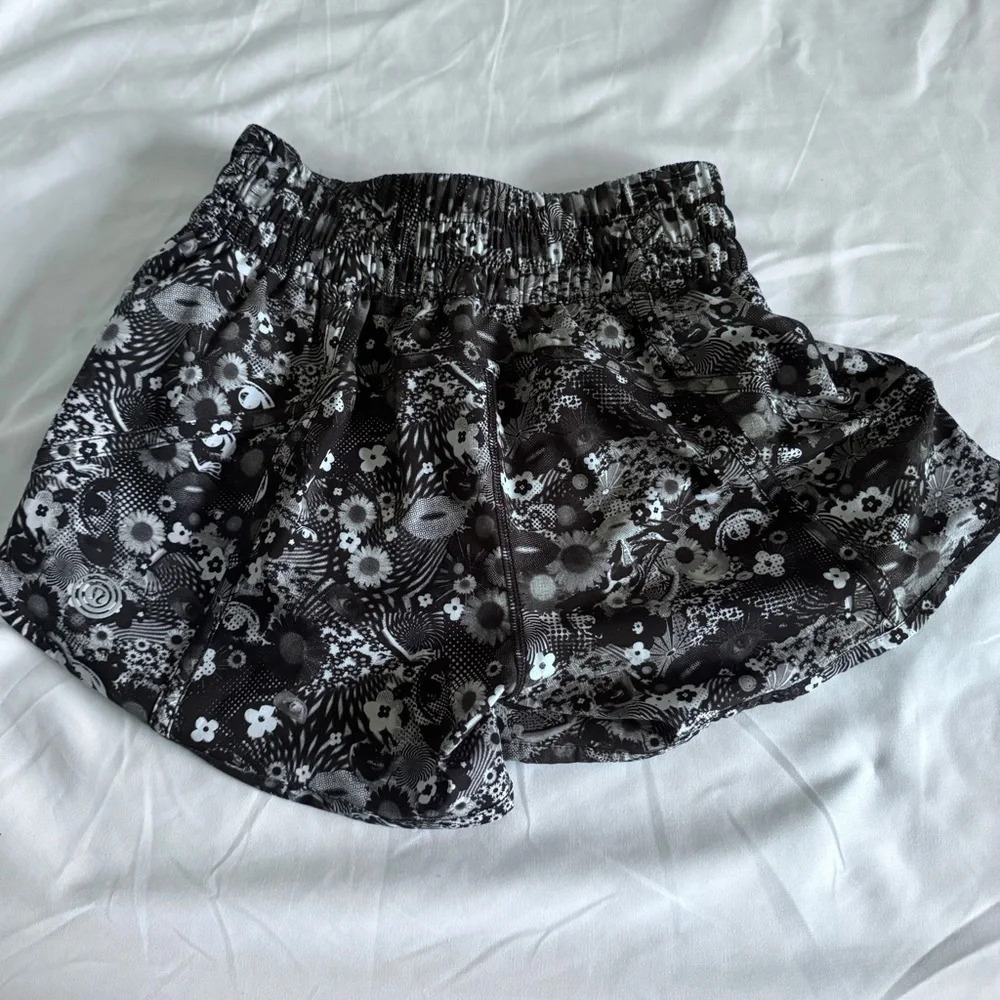 🆕🖤 Lululemon Seawheeze 2017 Tracker Short - Counter Culture White Black - Picture 5 of 7